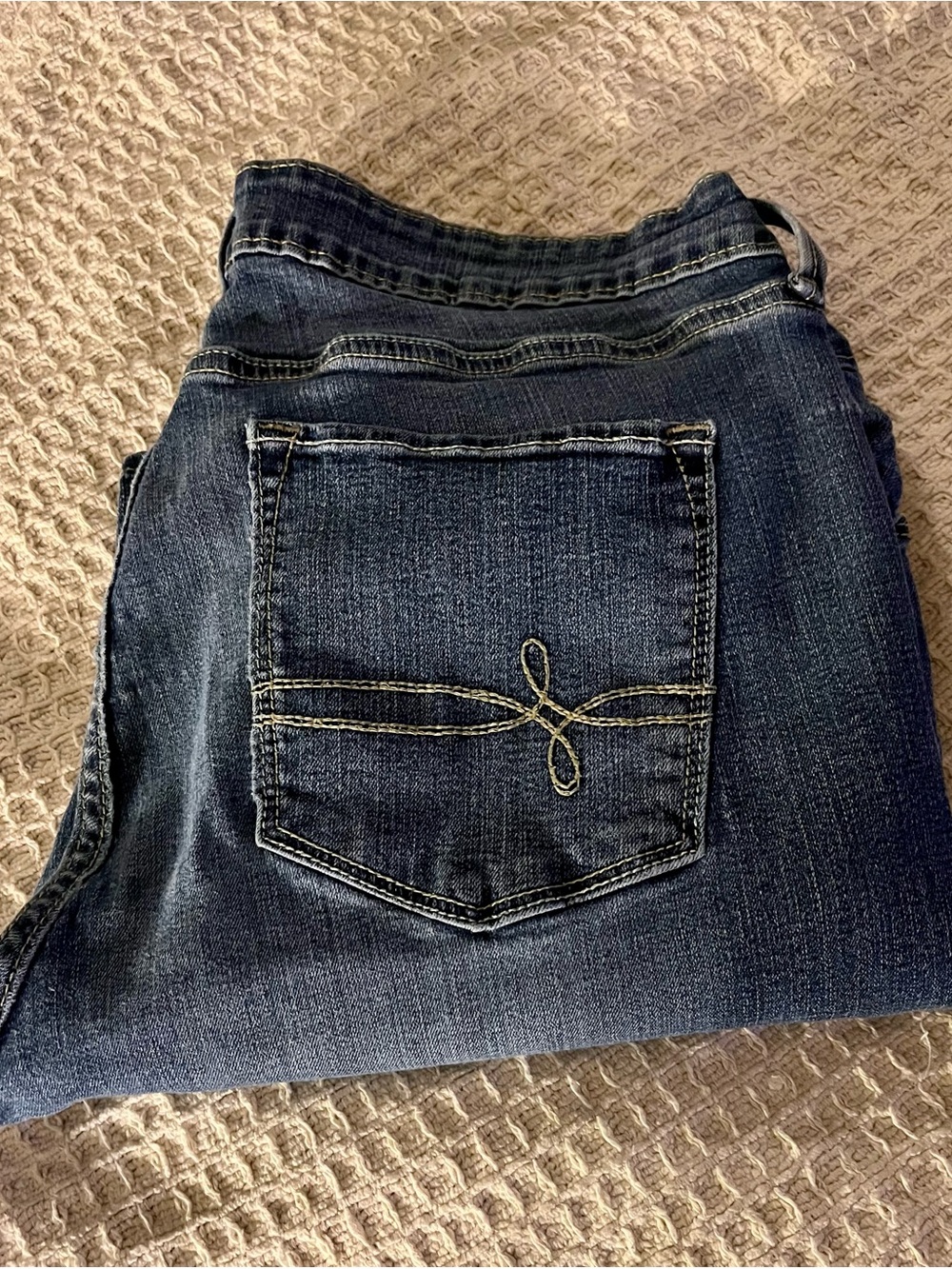 Lee Medium Wash Women's Jeans with Embroidered Back Pocket Sz 14